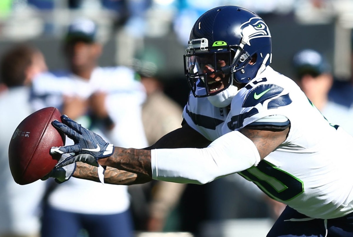 Josh Gordon makes a diving catch for the Seahawks in a 27-20 win over the Panthers.