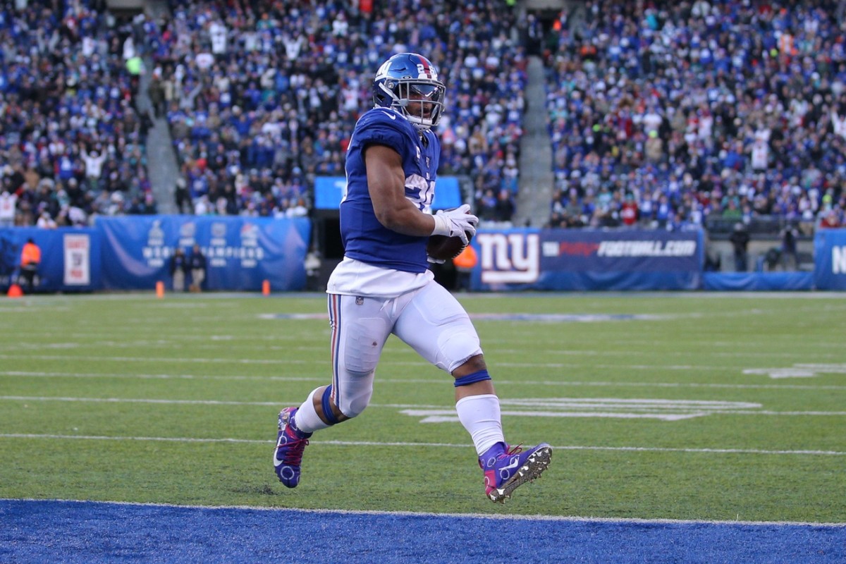 Dec 15, 2019; East Rutherford, NJ, USA; New York Giants running back Saquon Barkley (26) runs for a touchdown against the Miami Dolphins during the third quarter at MetLife Stadium.