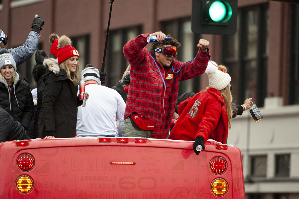 Chiefs parade Patrick Mahomes downs beer (video) Sports Illustrated