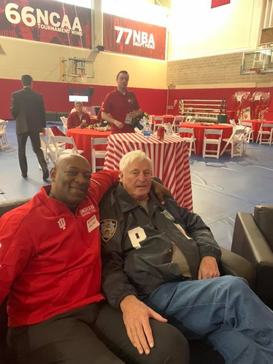 Keith Smart visits with Bob Knight before the ceremony.