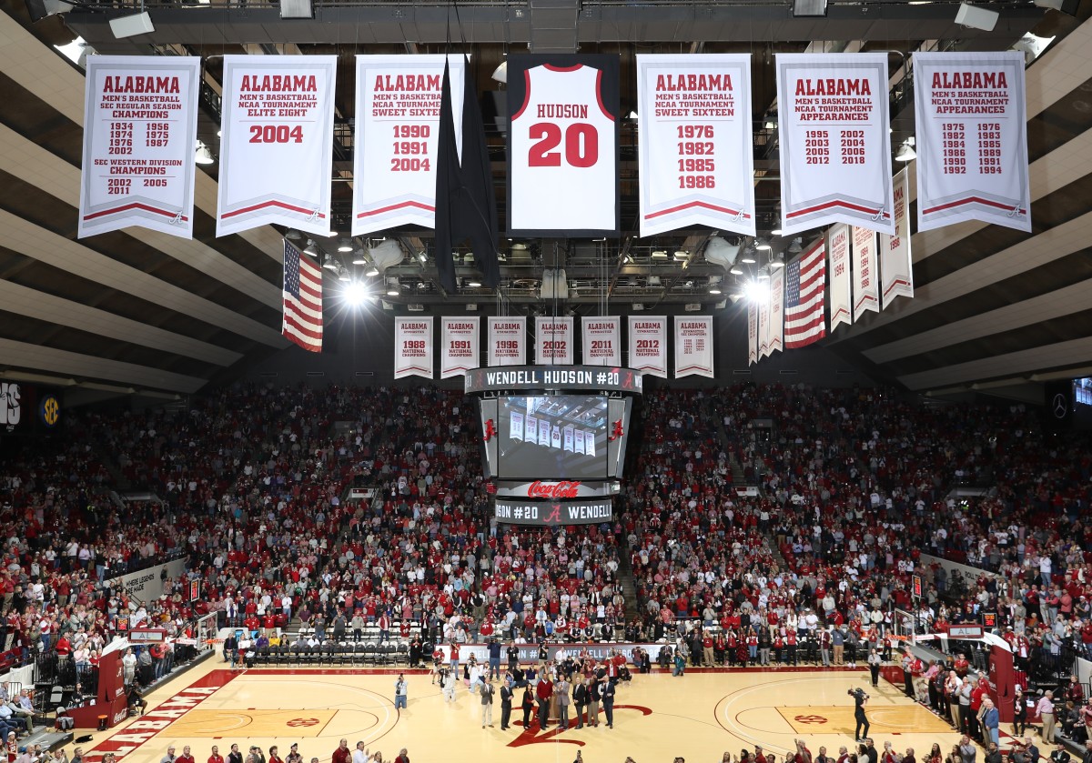 Wendell Hudson's No. 20 unveiled at Coleman Coliseum