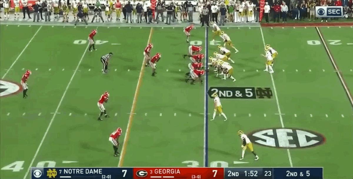 Kmet went bonkers in this game. Really nice display by him overall. Here, he runs straight up the seam and takes the hard hit. Solid play here that happens to be giving me Jason Witten vibes. 