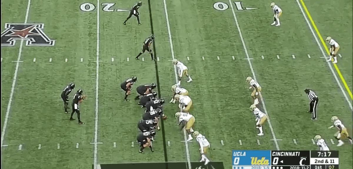 Really nice job of selling the run here by Deguara. He fakes out his defender, gets into the flat, cuts upfield and into the endzone. 