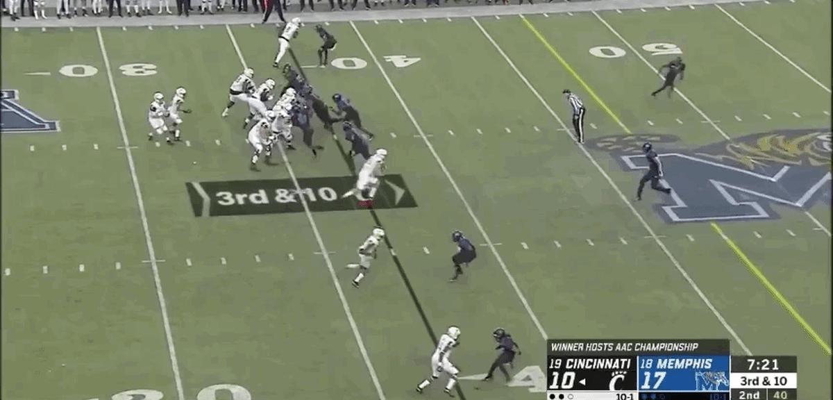 Really nice route right here. Deguara is really good on this skinny post route. He fakes out the defender and freezes him in space. 