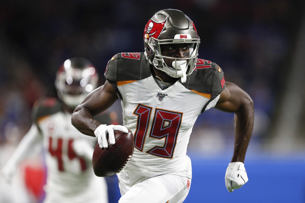 Tampa Bay Buccaneers wide receiver Breshad Perriman (19) runs after a catch for his second touchdown during the second quarter against the Detroit Lions at Ford Field.