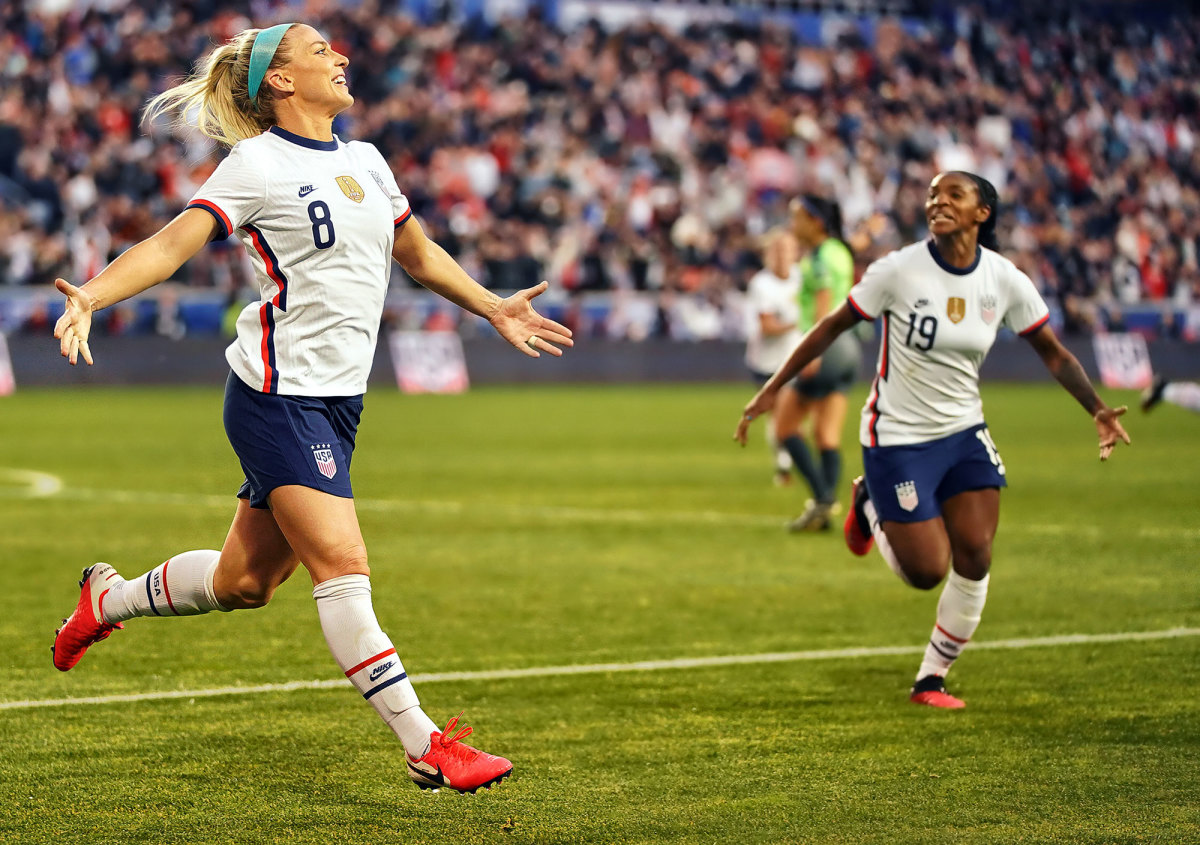 Julie Ertz and Crystal Dunn celebrate vs. Spain.
