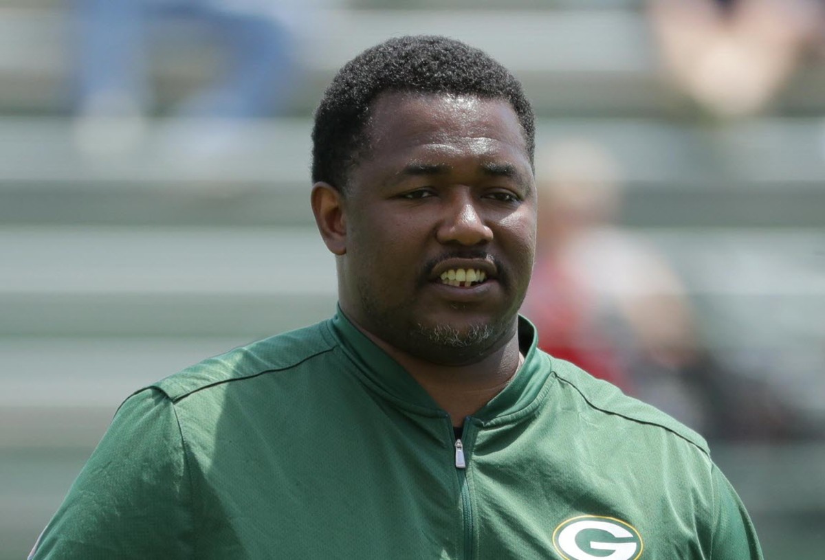 June 4, 2018; Green Bay, WI, USA; Green Bay Packers inside linebackers coach Patrick Graham during organized team activities.