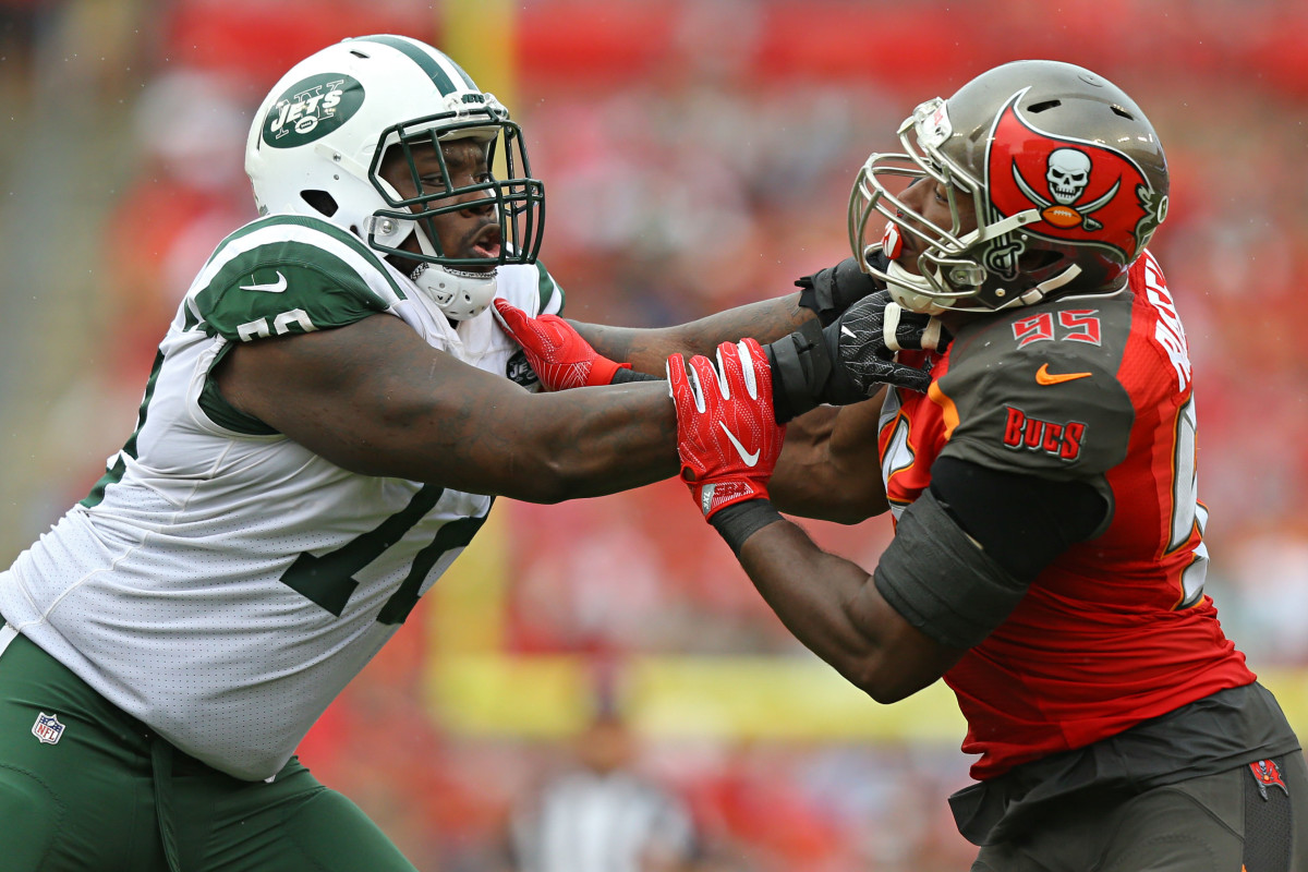 New York Jets offensive tackle Brandon Shell (72) defends against Tampa Bay Buccaneers defensive end Ryan Russell (95) at Raymond James Stadium.