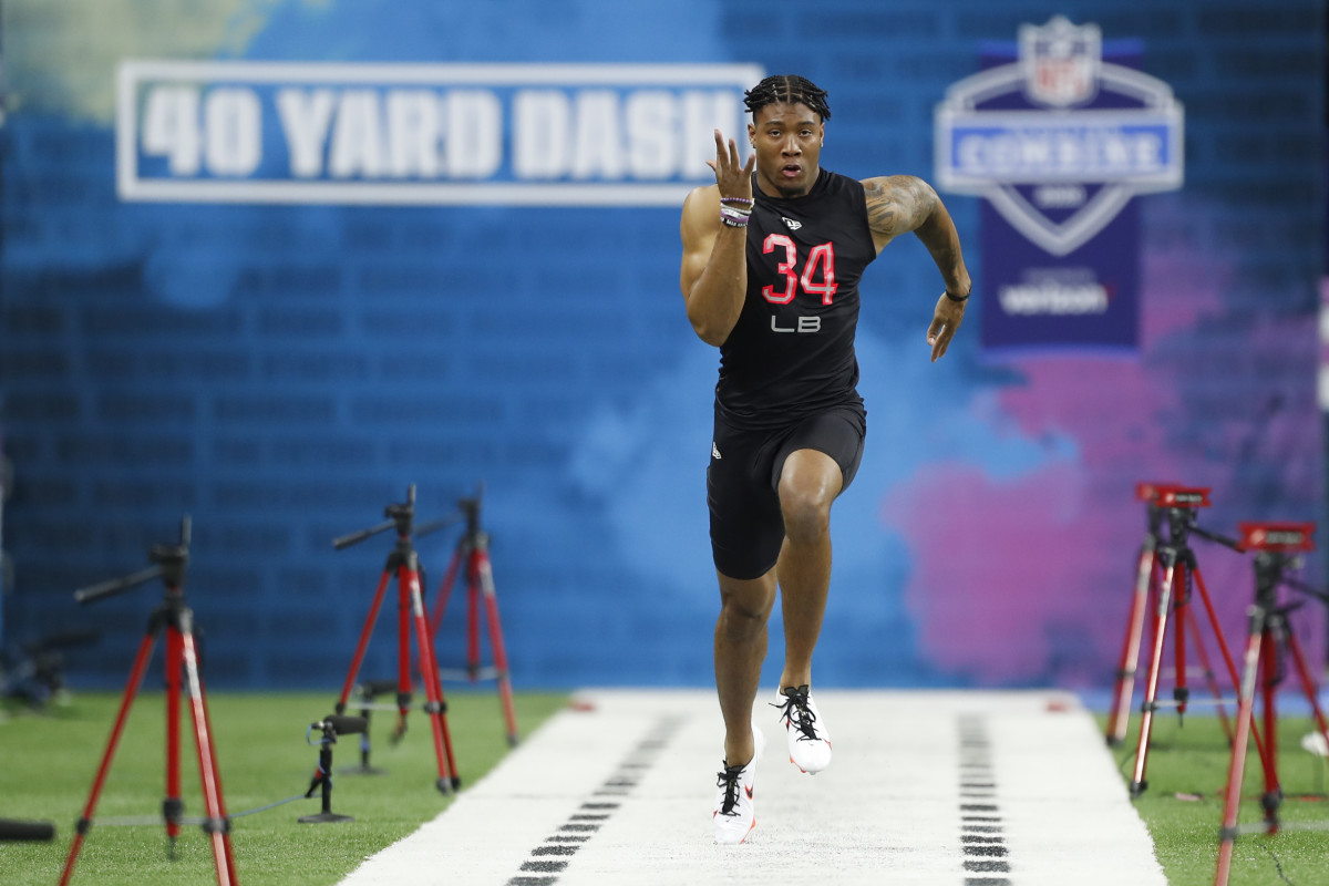 Feb 29, 2020; Indianapolis, Indiana, USA; Clemson Tigers linebacker Isaiah Simmons (LB34) runs the 40 yard dash during the 2020 NFL Combine at Lucas Oil Stadium.