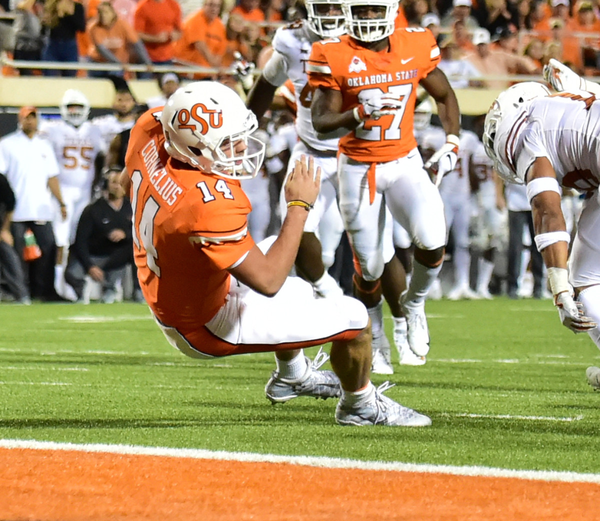 Former quarterback Taylor Cornelius backs into the end zone for a touchdown against Texas wearing the 1988 throwback uniform.