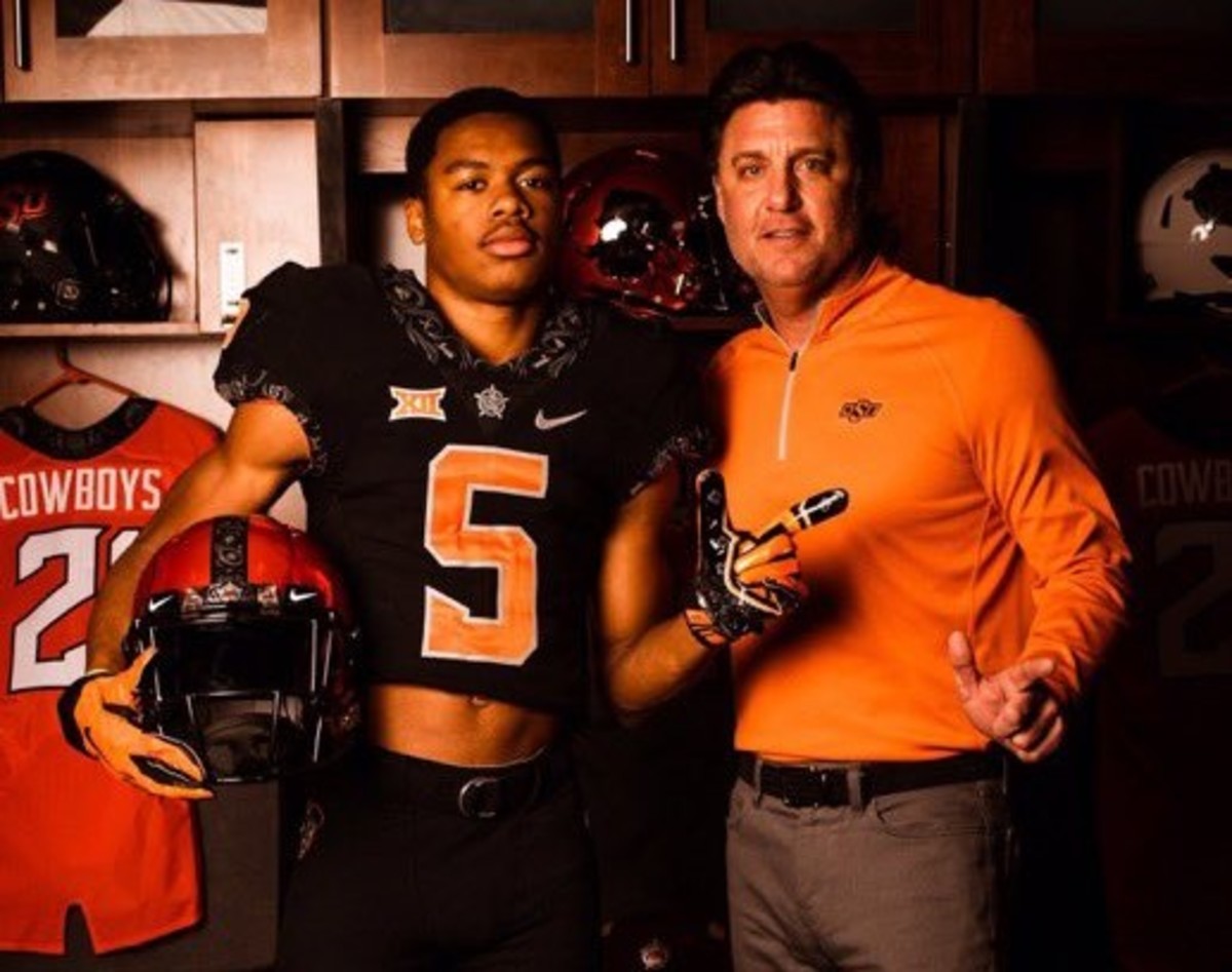 Pictures like this one of 2021 running back offer Jaden Nixon and head coach Mike Gundy taken on Junior Days, unofficial/official visits aren't happening these days. 