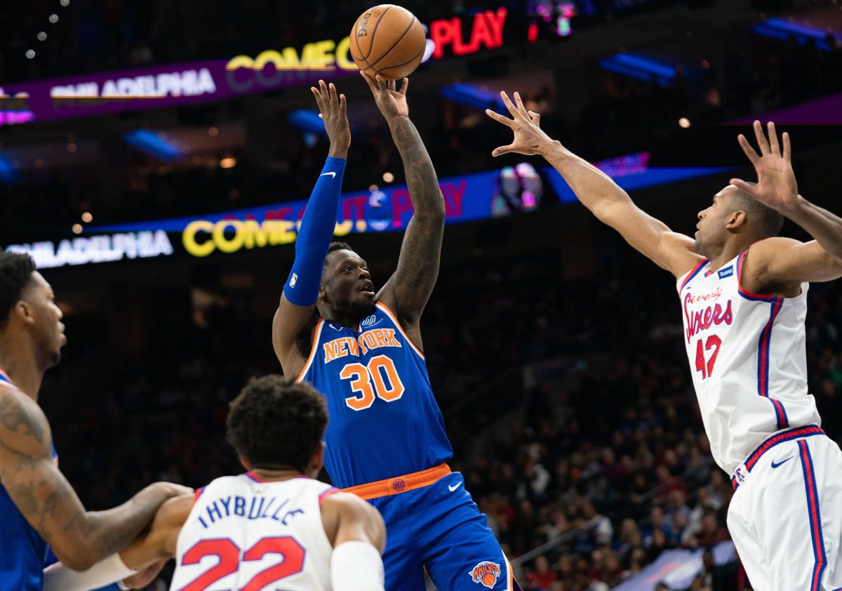 Julius Randle shooting over Al Horford - Bill Streicher