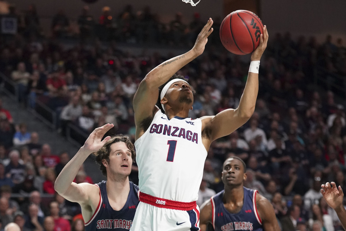 Adman Gilder played well on both ends for the Zags finishing with 15 points.