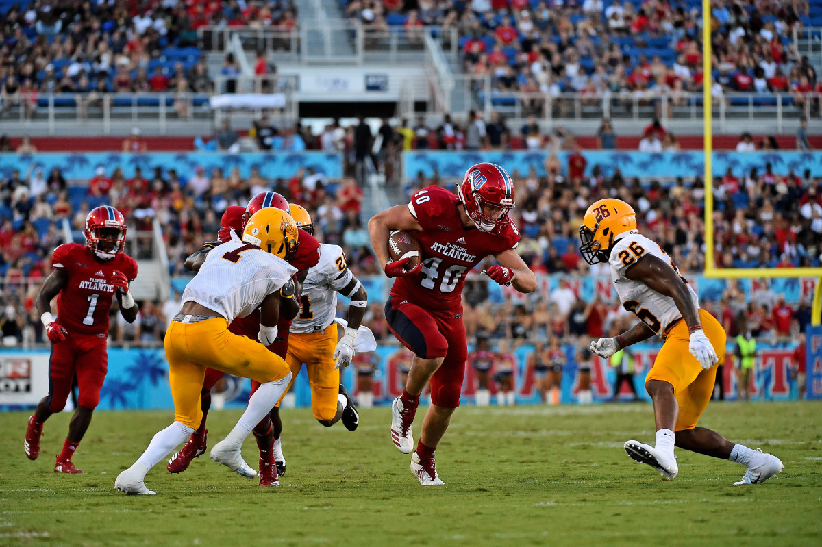 Sep 15, 2018; Boca Raton, FL, USA; Florida Atlantic Owls tight end Harrison Bryant (40) runs the ball around Bethune Cookman Wildcats safety Davonte Lawrence (26) during the first half at FAU Football Stadium. Mandatory Credit: Jasen Vinlove-USA TODAY Sports