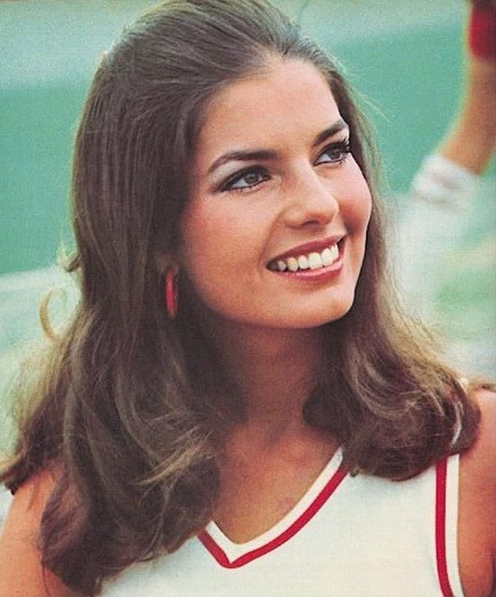 Former Alabama cheerleader Sela Ward