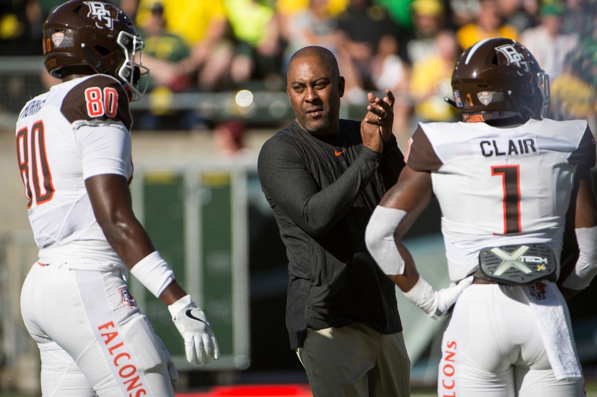 Arriba 41+ imagen bowling green football head coach Abzlocal.mx