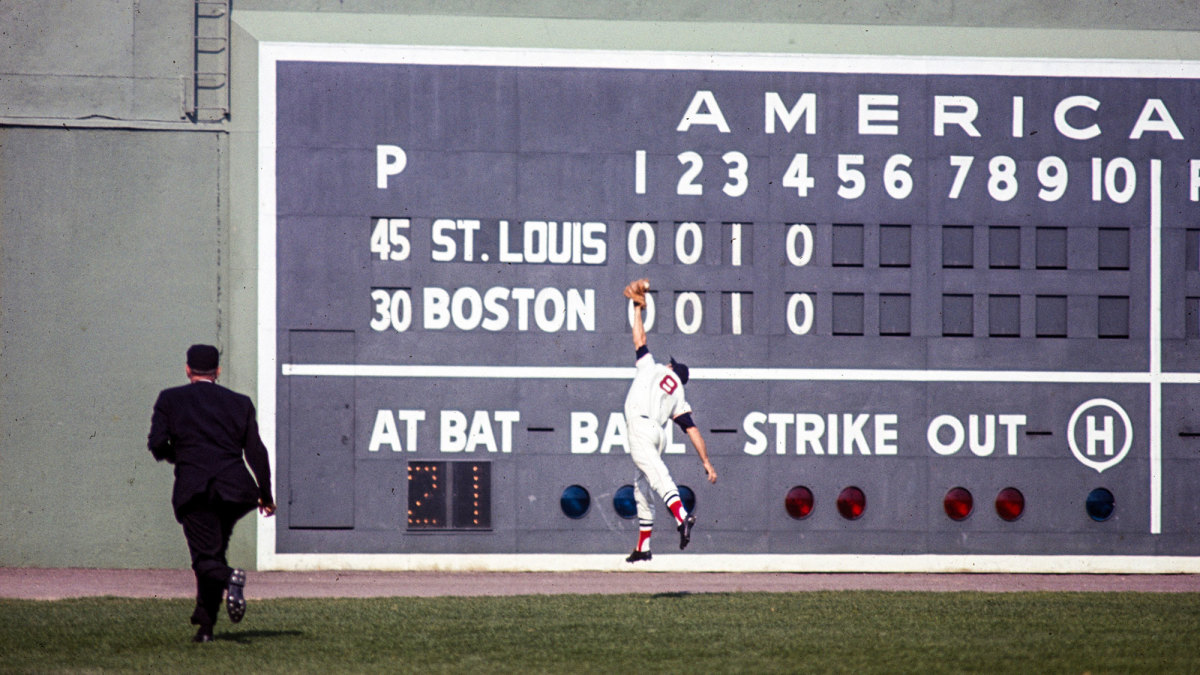 Red Sox left fielder Carl Yastrzemski