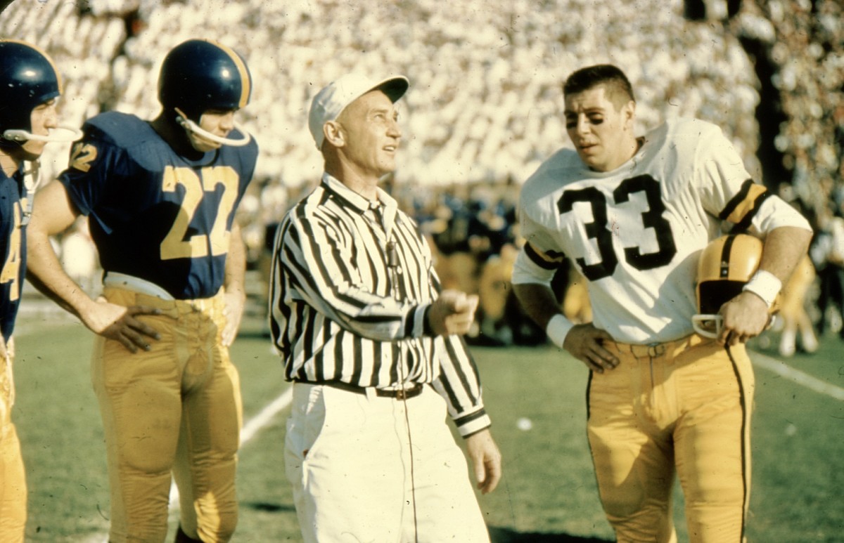 Joe Kapp (22) during the coin flip for the 1959 Rose Bowl