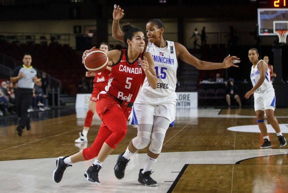 Kia Nure drives the lane against the Dominican Republic.