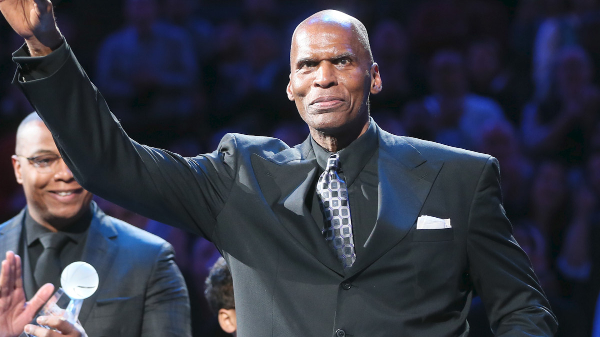 Celtics' Robert Parish Might Disagree With Michael Jordan Portrayal in 'The Last Dance'
