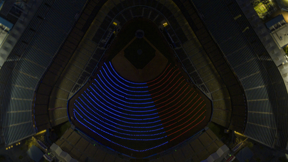 Video Dodgers Honor Fallen Heroes With Memorial Day Lights Display at