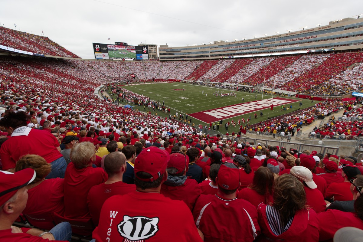 Wisconsin Football Tailgate Before, Attend Games Sports Illustrated