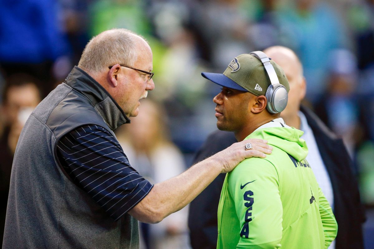 Mike Holmgren chatting with Russell Wilson.