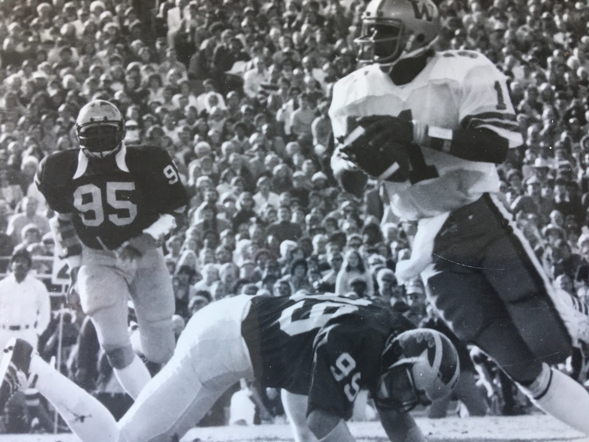 Warren Moon and Washington upset Michigan in the 1978 Rose Bowl.