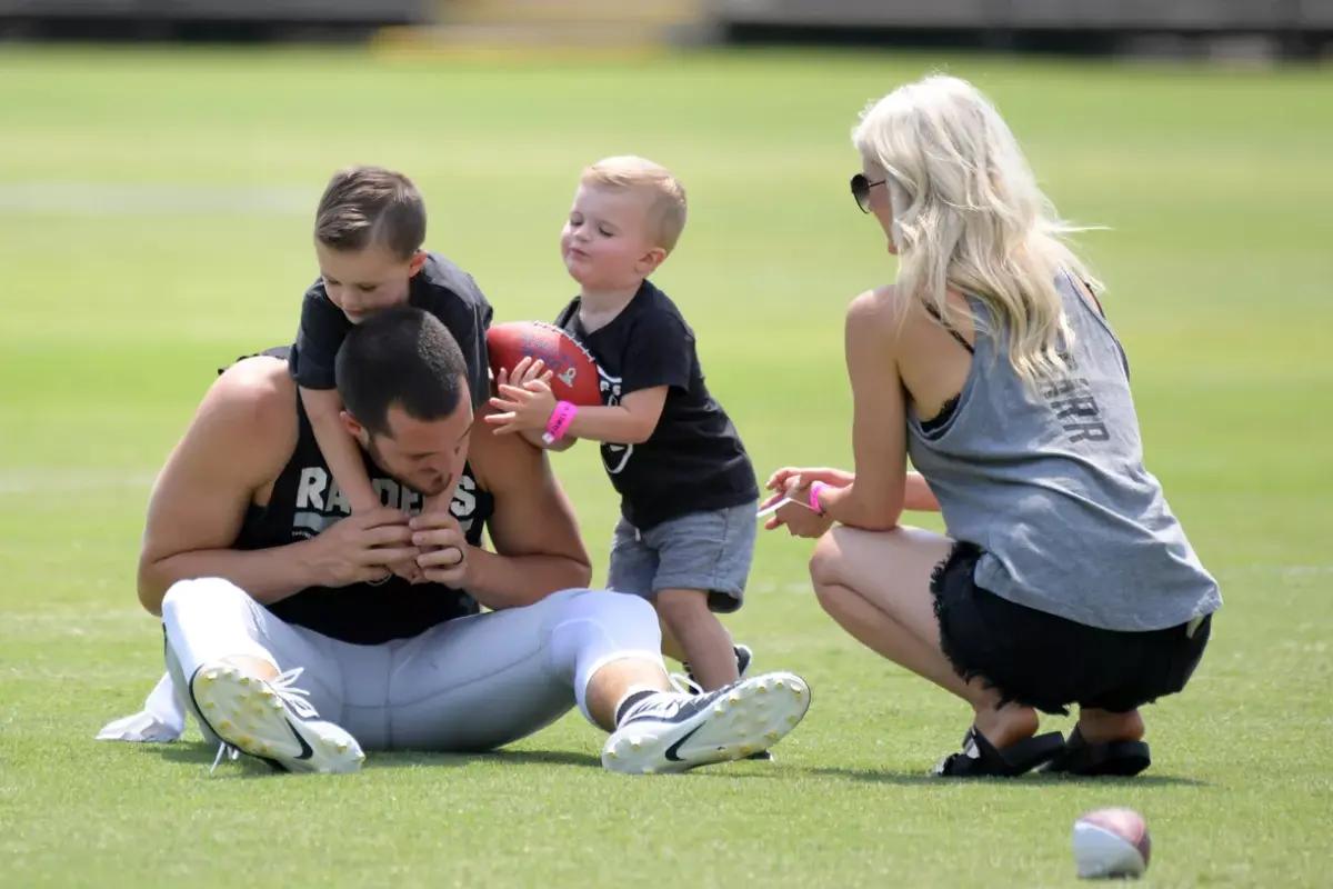Derek Carr and Family, Kirby Lee, USA TODAY Sports photo