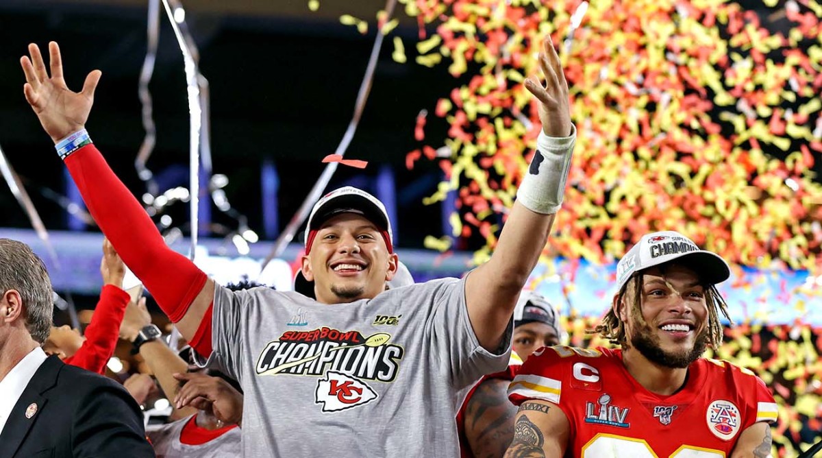 Patrick Mahomes agrees to a 10 year contract extension with the Chiefs.