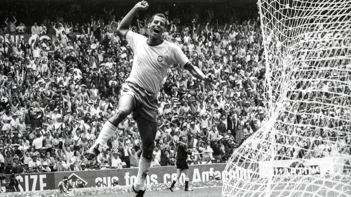 Carlos Alberto scores for Brazil in the 1970 World Cup final