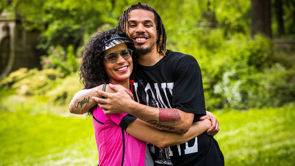 Cole Anthony poses for a photo with his mother