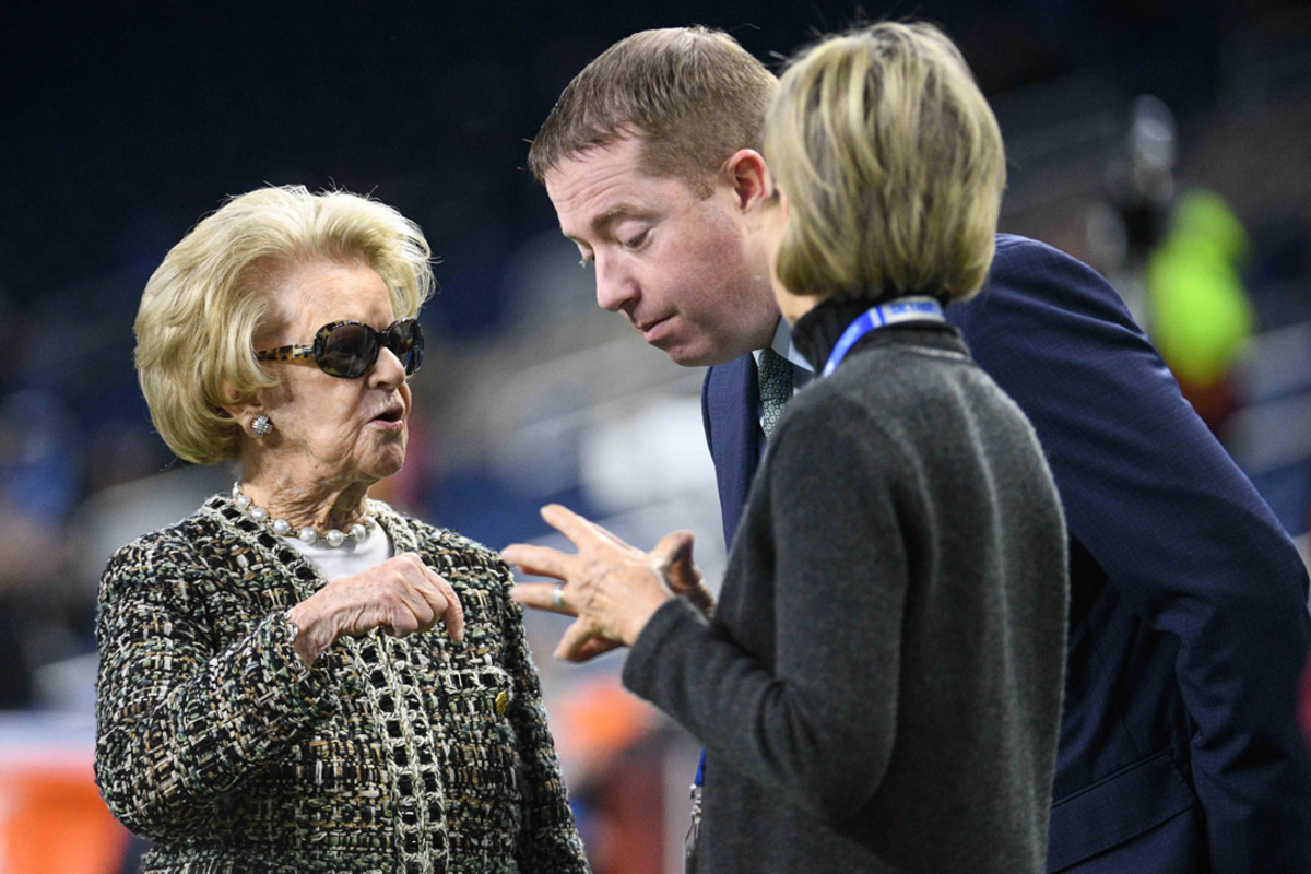 General manager Bob Quinn speaks to Lions ownership