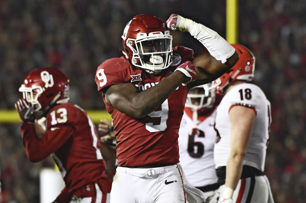 Murray flexes after a sack against Georgia in the Rose Bowl on Jan. 1, 2018.