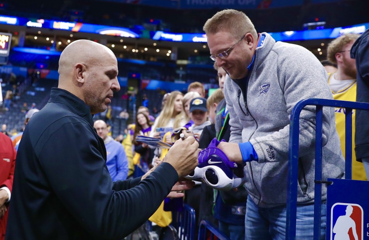 Jason Kidd signs an autograph for a Los Angeles Lakers fan