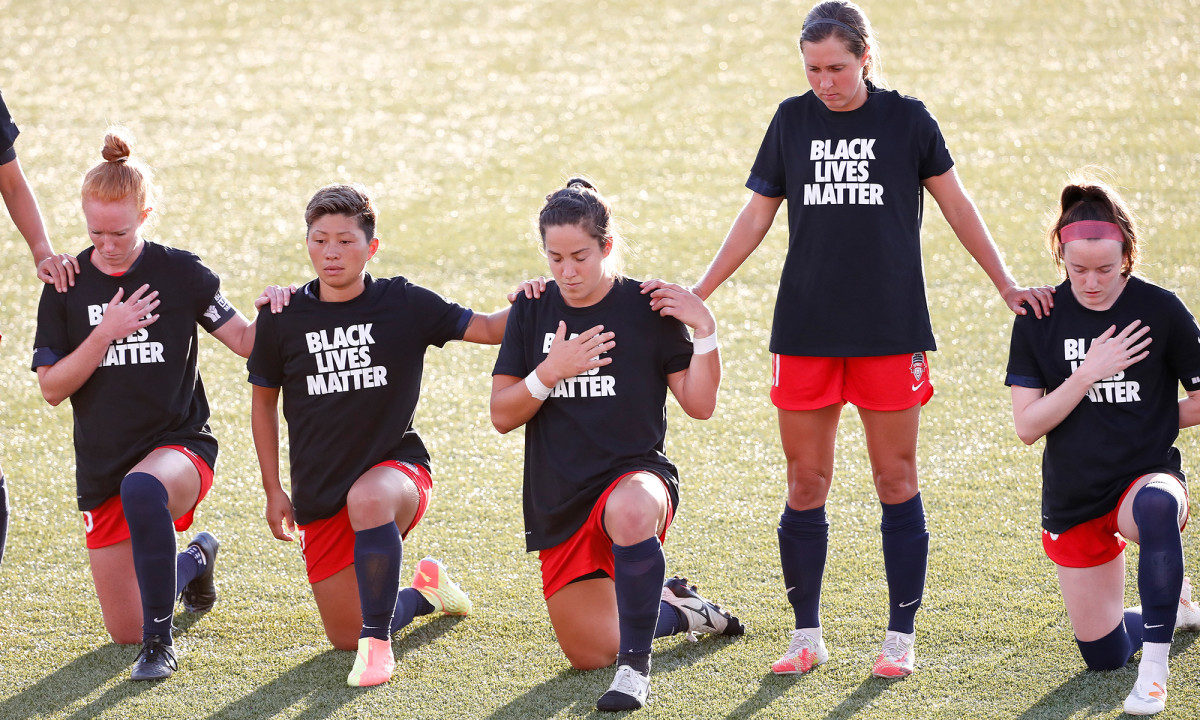 The Washington Spirit at the national anthem