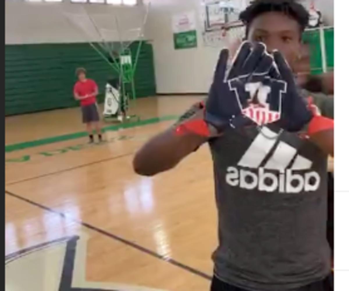 2021 three-star 2021 prospect Demond “DD” Snyder announces his verbal commitment to Illinois via Instagram Live on July 6. 
