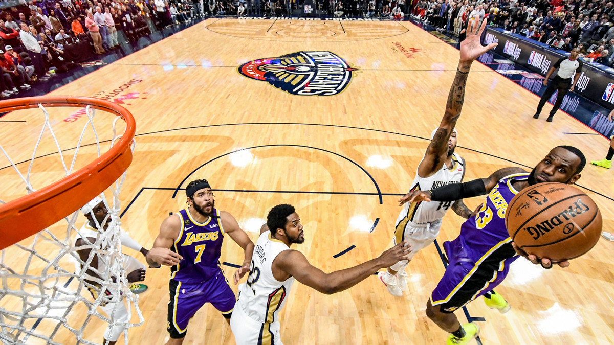 LeBron James lays it in against the Pelicans