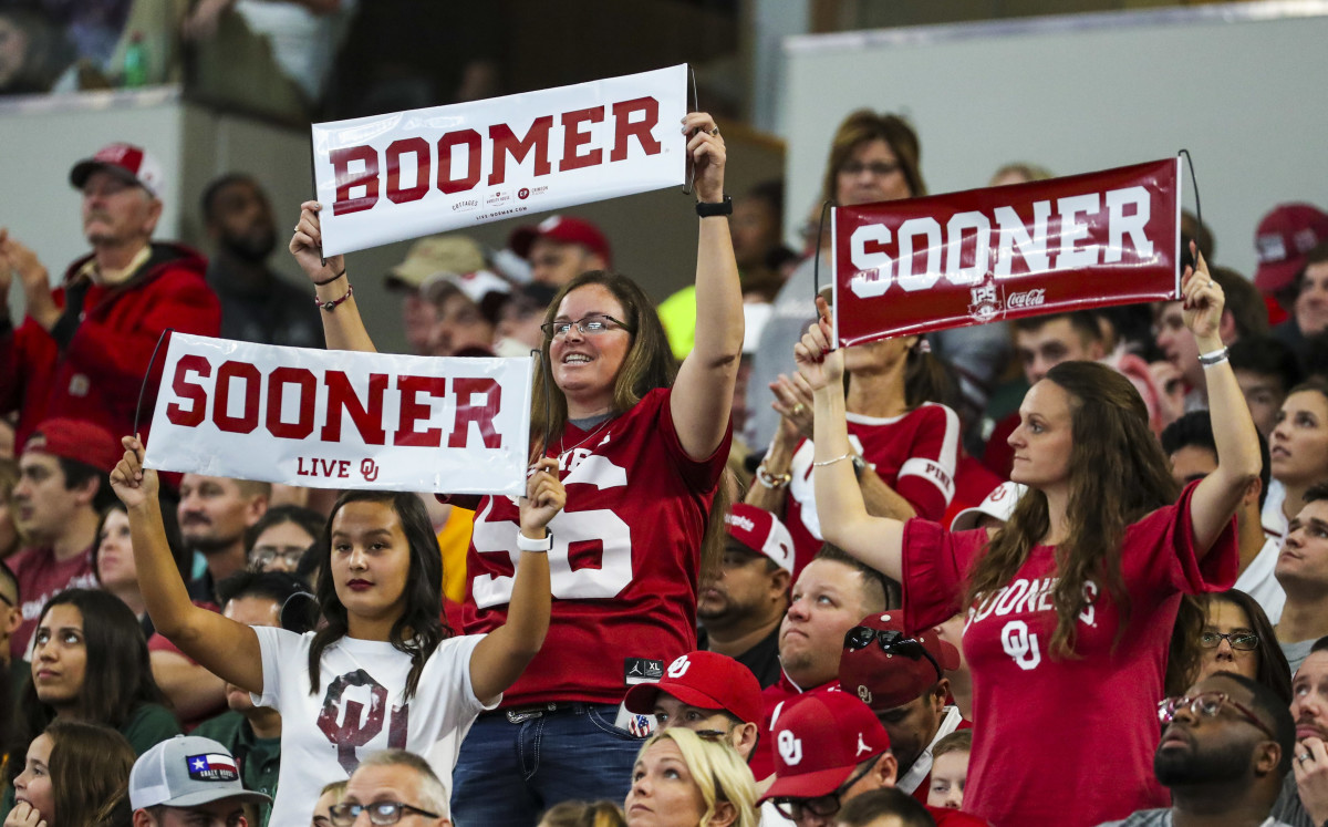 ou-general---fans-signs.jpg