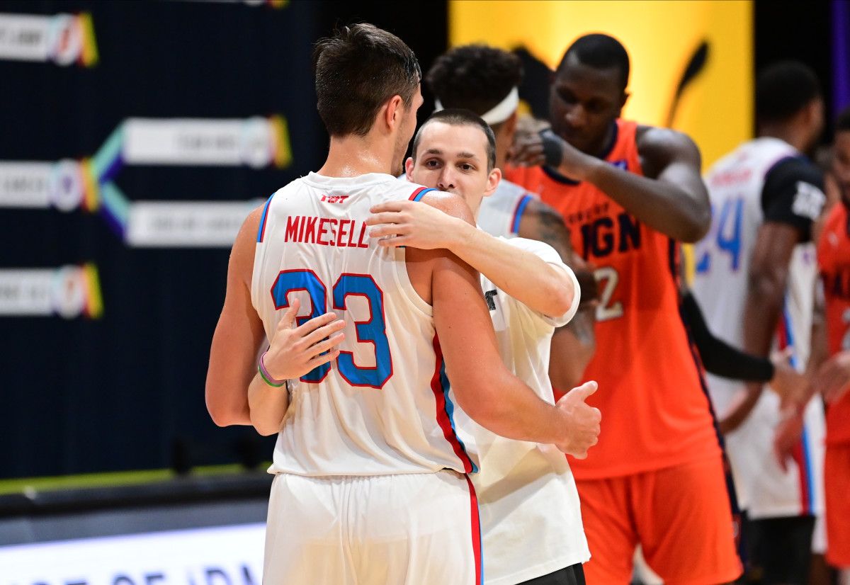 House Of Paign head coach Mike LaTulip congratulating Red Scare guard Mike Mikesell after their TBT quarterfinal victory over the Illinois alumni team.
