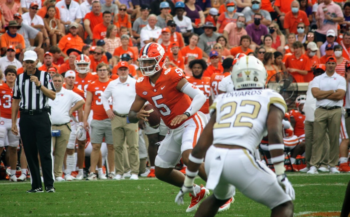 Behind Enemy Lines Tech Yellow Jackets Sports Illustrated