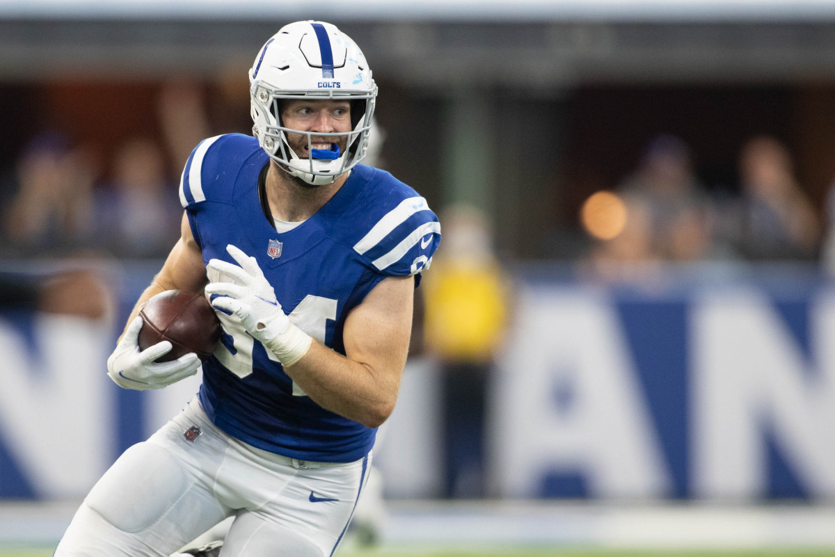 Sep 19, 2021; Indianapolis, Indiana, USA; Indianapolis Colts tight end Jack Doyle (84) runs with the ball in the second half against the Los Angeles Rams at Lucas Oil Stadium.