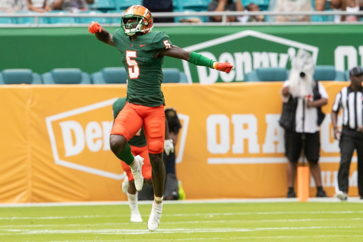 FAMU safety Markquese Bell (5) celebrates a sack during the Orange Blossom Classic between Florida A&M University and Jackson State University at Hard Rock Stadium in Miami Gardens, Fla. Sunday, Sept. 5, 2021. Orange Blossom Classic 090521 Ts 877