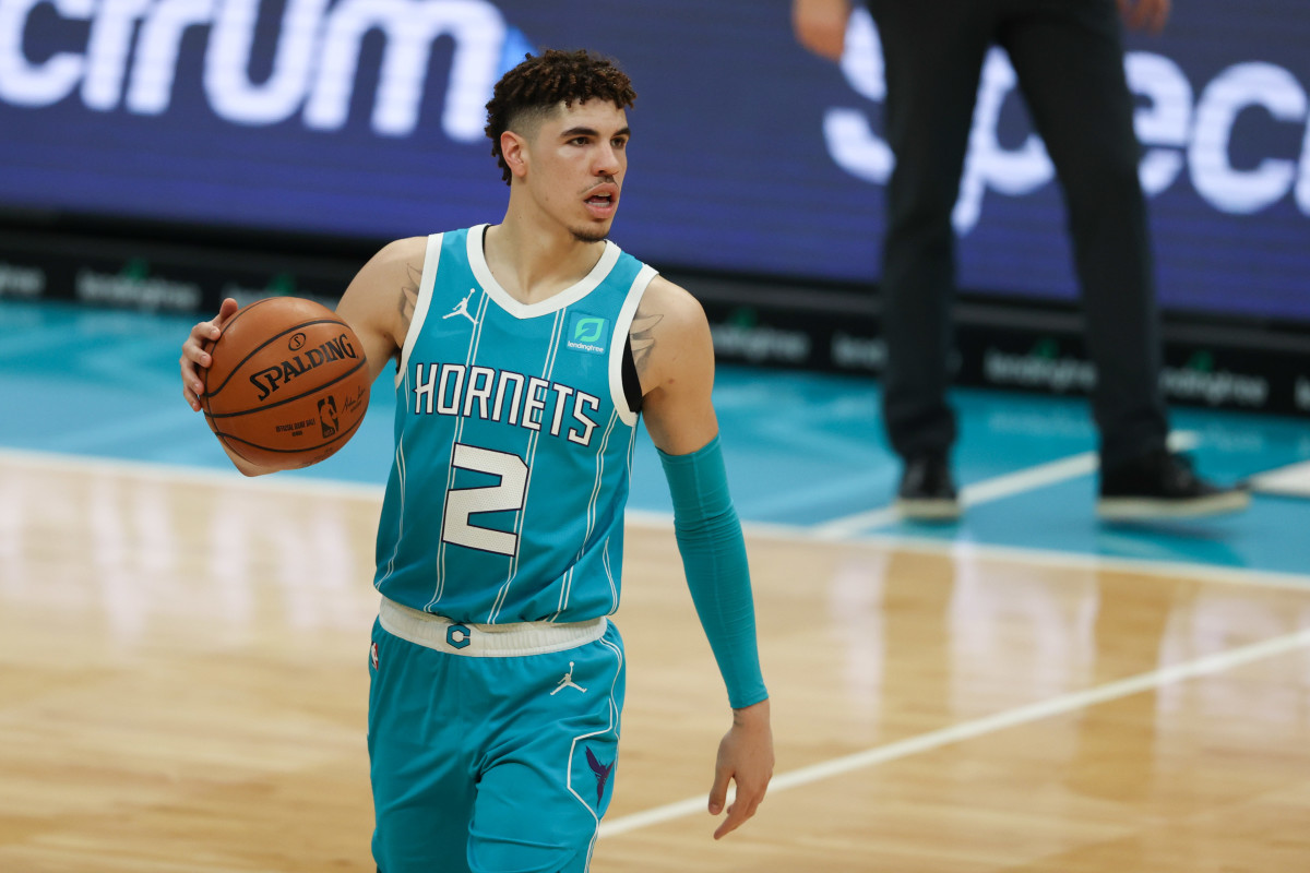 Charlotte Hornets guard LaMelo Ball runs the offense against the Washington Wizards in the second half at Spectrum Center.