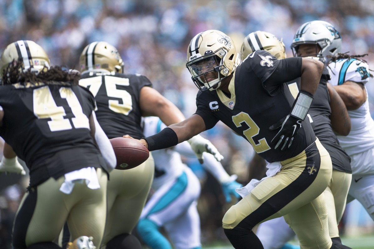 New Orleans Saints quarterback Jameis Winston (2) hands off to running back Alvin Kamara (41). Mandatory Credit: Bob Donnan-USA TODAY 