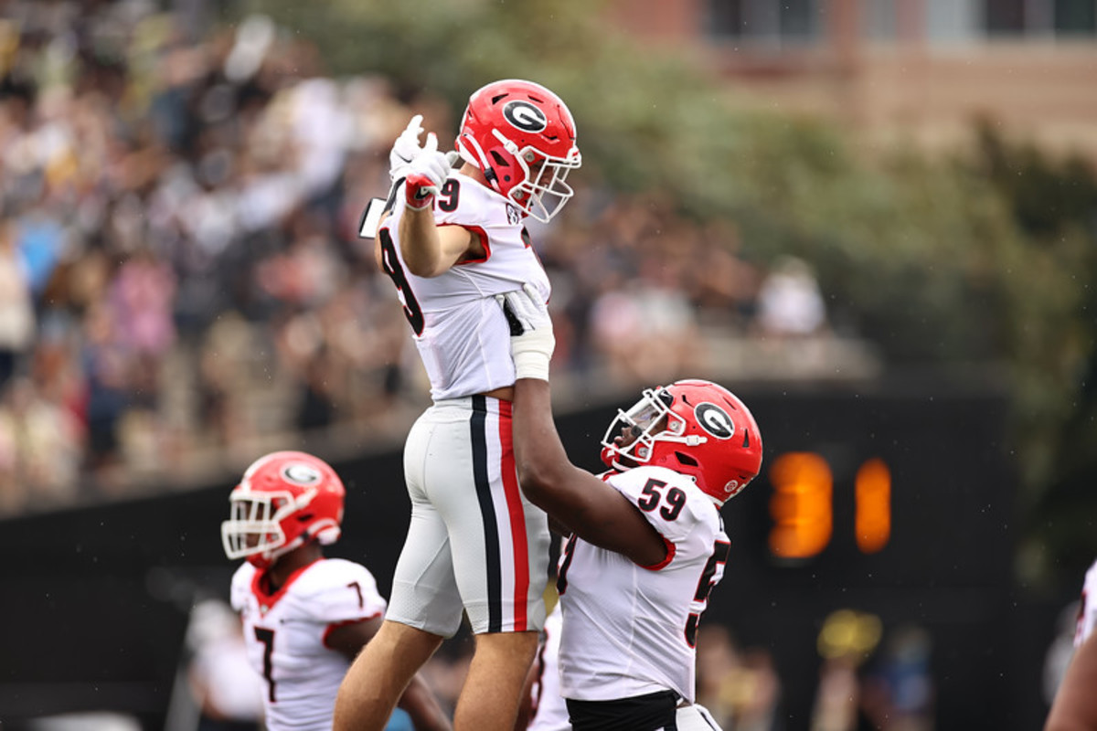 Georgia Football TE Brock Bowers Continues Early Mackey Award Campaign