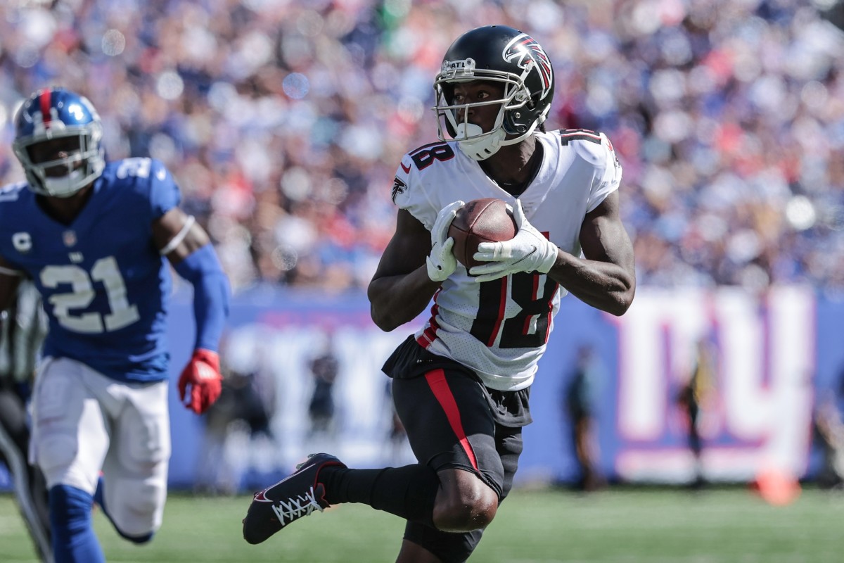 Sep 26, 2021; East Rutherford, New Jersey, USA; Atlanta Falcons wide receiver Calvin Ridley (18) carries the ball past New York Giants free safety Jabrill Peppers (21) during the first quarter at MetLife Stadium.