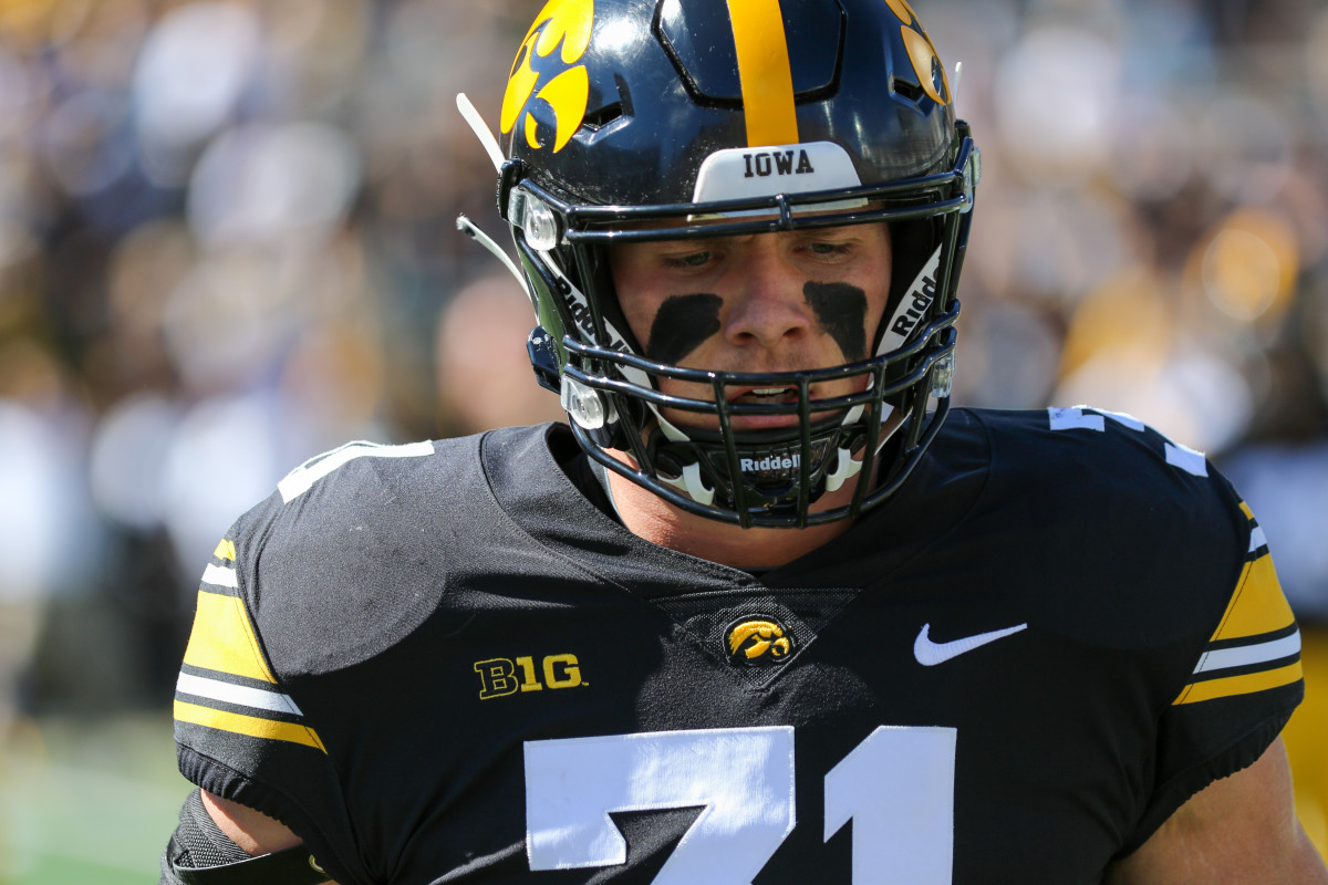 Iowa LB Jack Campbell named top scholar athlete in football