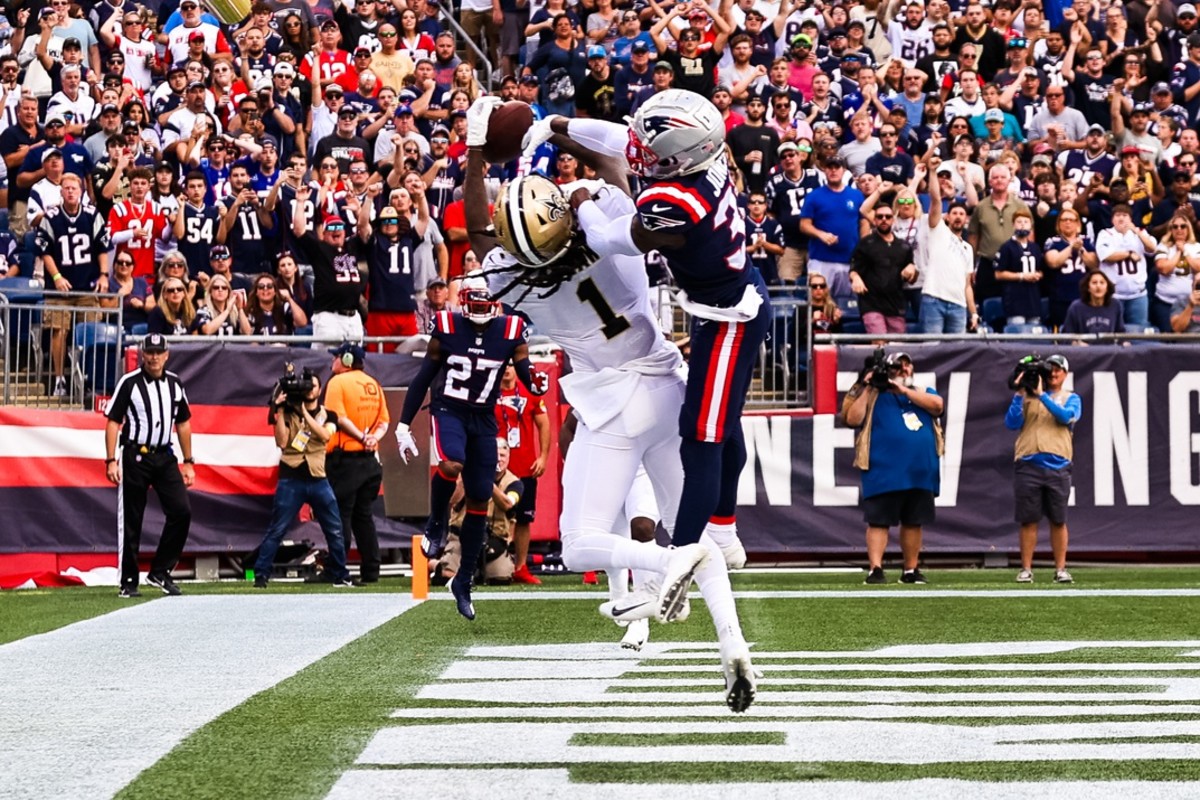 New Orleans Saints receiver Marquez Callaway (1) catches a touchdown against New England Patriots defensive back Jonathan Jones (31). Mandatory Credit: Stephen Lew-USA TODAY Sports