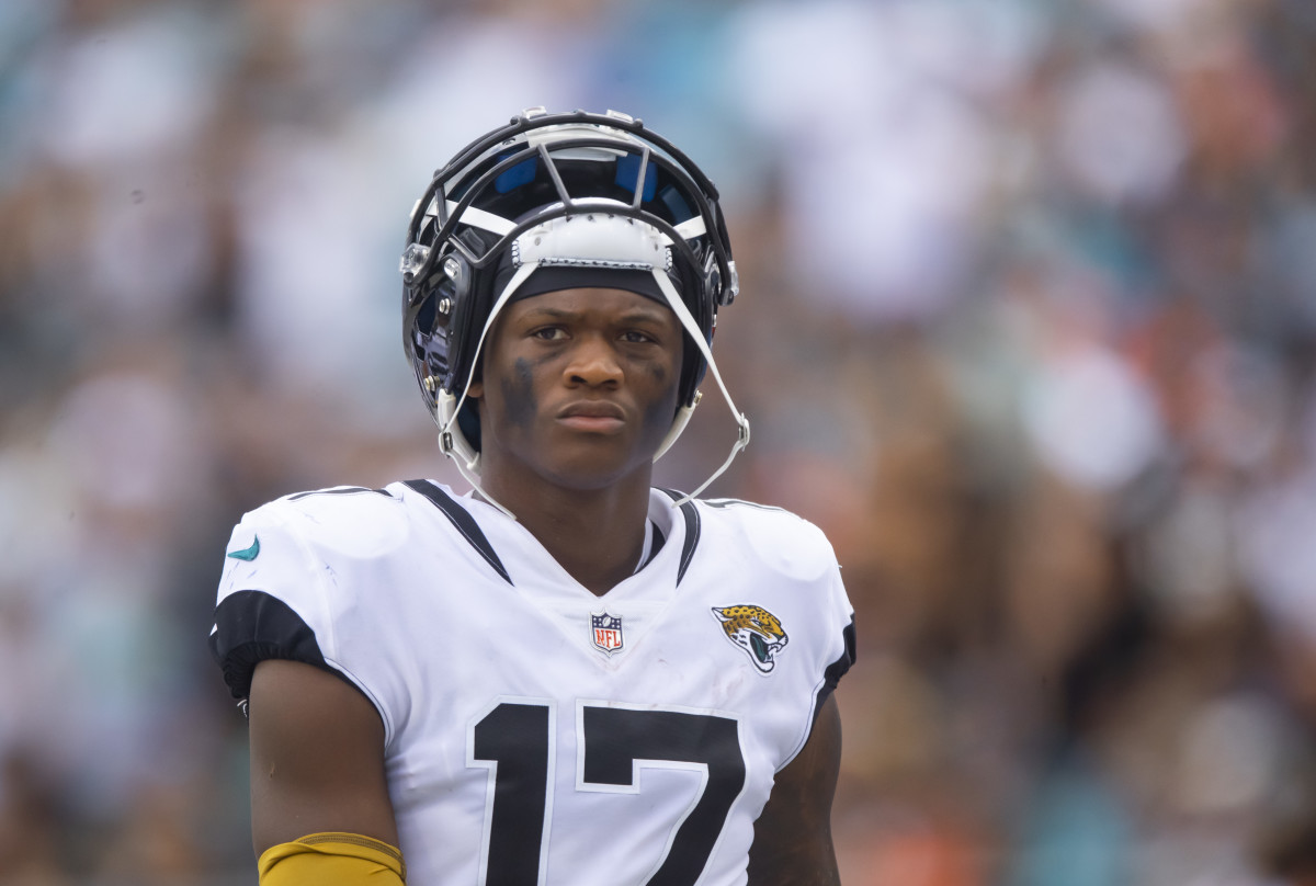 Jacksonville Jaguars' Receiver DJ Chark Carted Off From Cincinnati